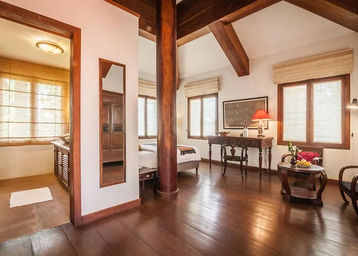 Athakon House - Private Luxurious 7 Bedrooms Siem Reap