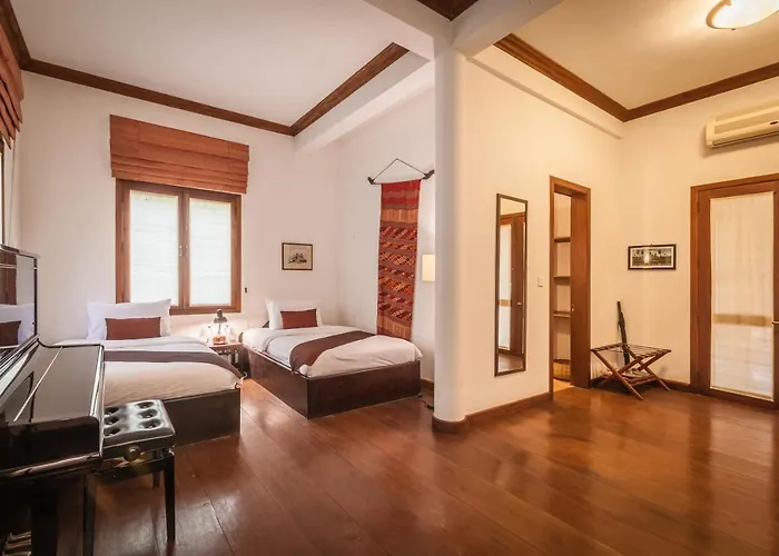 Athakon House - Private Luxurious 7 Bedrooms Siem Reap