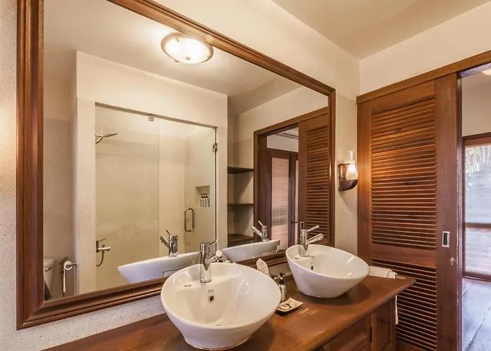 Athakon House - Private Luxurious 7 Bedrooms Siem Reap